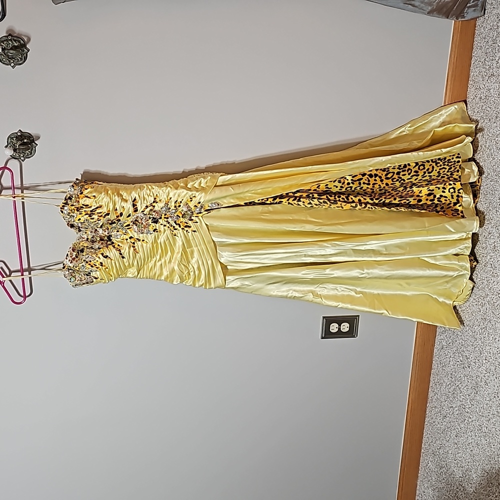 Beautiful Yellow Prom Dress